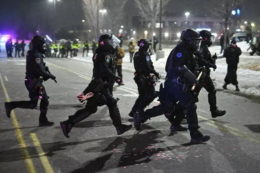 Trump t&euml;rheq 700 agjent&euml; federal&euml; t&euml; imigracionit nga