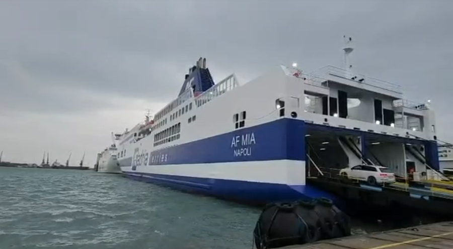 Moti i keq, shtyhen lundrimet nga Durr&euml;si drejt Barit