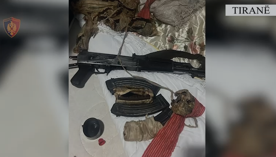 U kap me kallashnikov dhe municion n&euml; banes&euml;, arrestohet