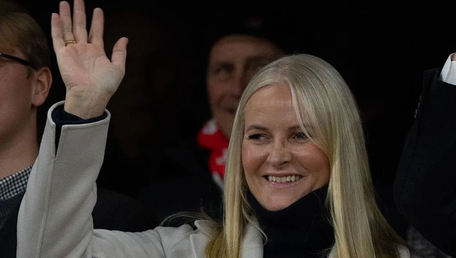 Princesha e Kuror&euml;s s&euml; Norvegjis&euml; k&euml;rkon falje pas presionit