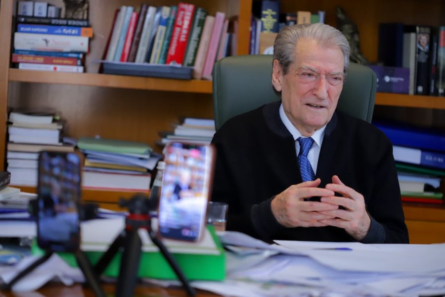 &ldquo;Dash Sula moll&euml; e kalbur dhe pateric&euml; e Ram&euml;s!&rdquo;