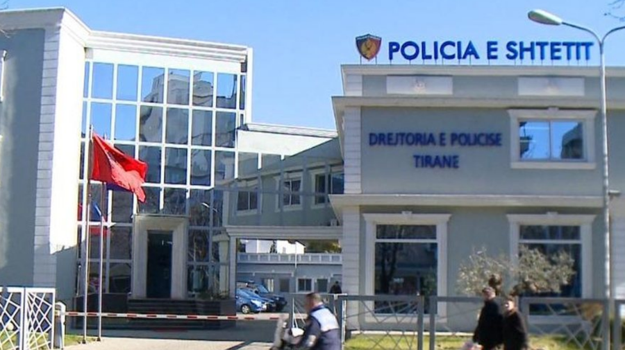 Kanosi nj&euml; person me arm&euml;n e sh&euml;rbimit, pezullohet polici