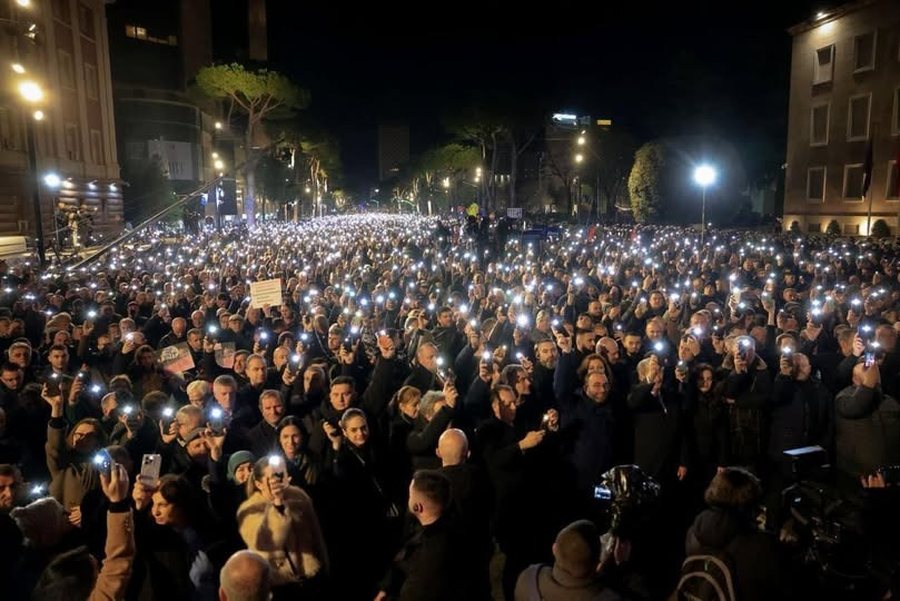 Protesta e opozit&euml;s, Berisha: &ldquo;Uragani i liris&euml;&rdquo;