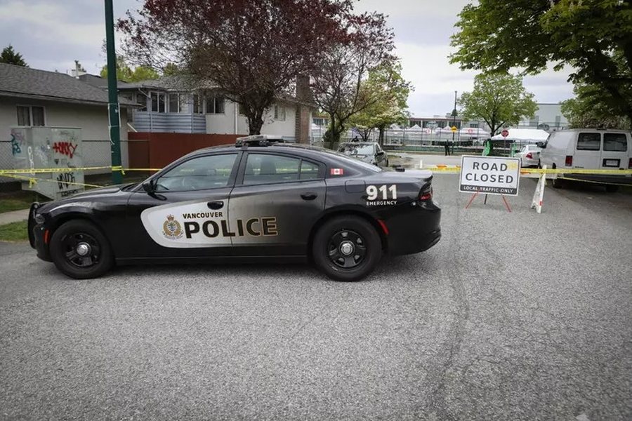 T&euml; sht&euml;na me arm&euml; n&euml; nj&euml; shkoll&euml; n&euml; Kanada, 9