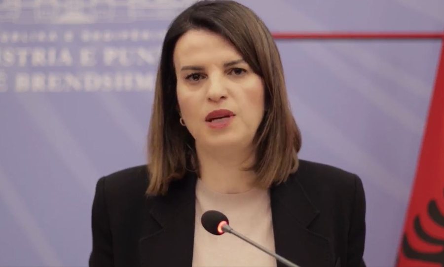 &ldquo;Kush tenton t&euml; vras&euml; policin e djeg&euml; institucionet,