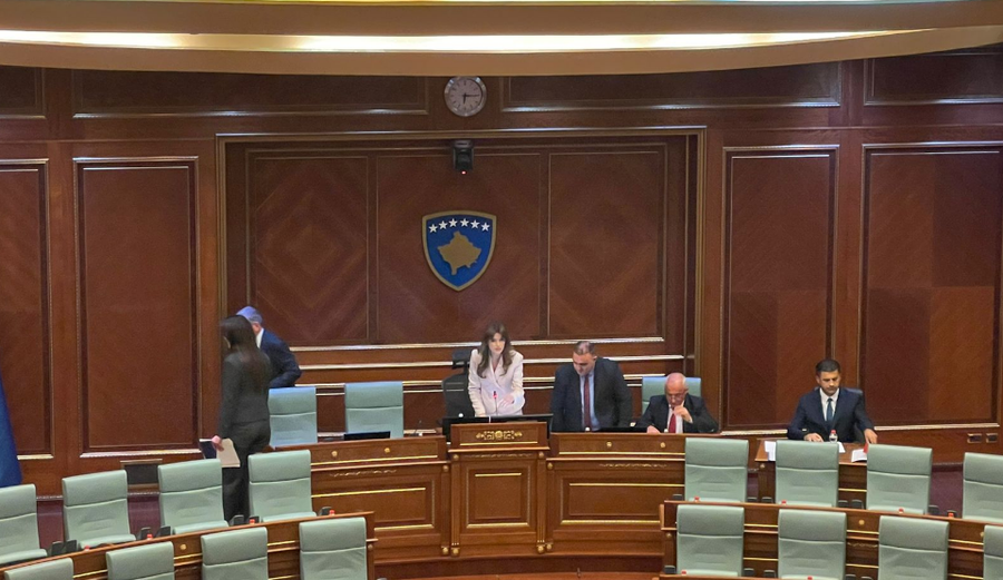 Albulena Haxhiu zgjidhet kryeparlamentare, konstituohet Kuvendi i Kosov&euml;s