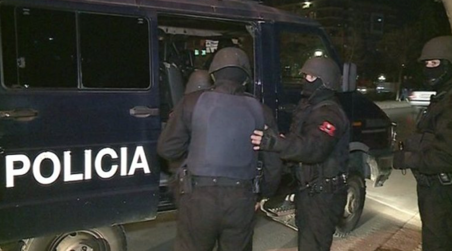 Policia godet nj&euml; grup kriminal n&euml; Elbasan, l&euml;ndohet nj&euml;