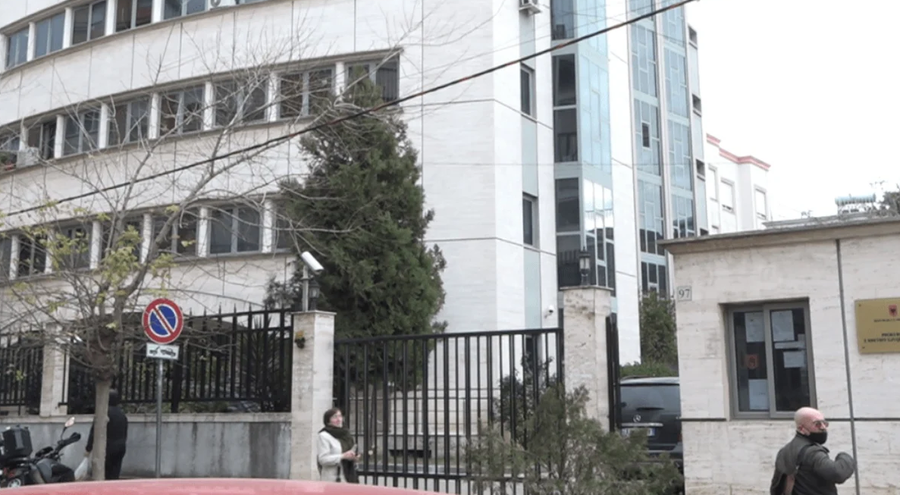 Nuk denoncuan nd&euml;rtimin e paligjsh&euml;m, pezullohen p&euml;rgjegj&euml;si