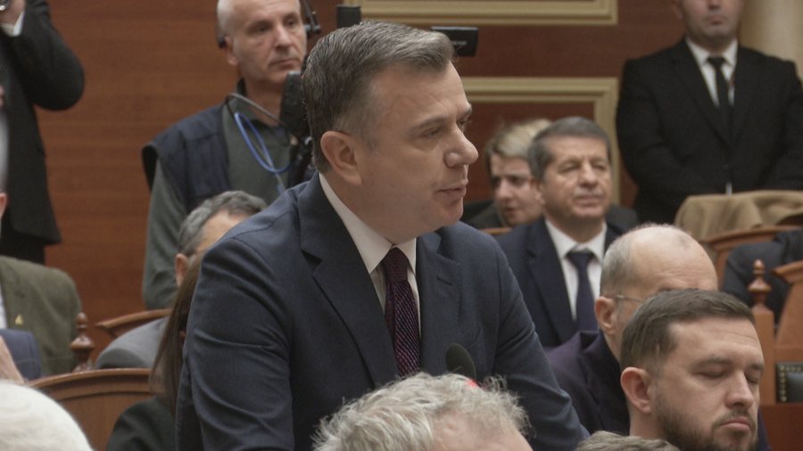 Balla, thirrje PD-s&euml;: Distancohuni nga dhuna n&euml; protesta