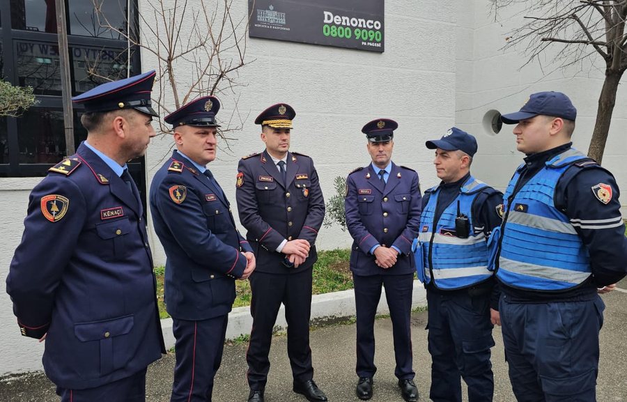 Arrestuan grabit&euml;sin e bank&euml;s, shp&euml;rblehen dy polic&euml;t