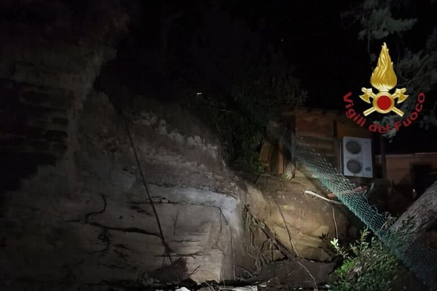 Mot i keq n&euml; Itali, rr&euml;shqitje dheu mbi nj&euml; nd&euml;rtes&euml;