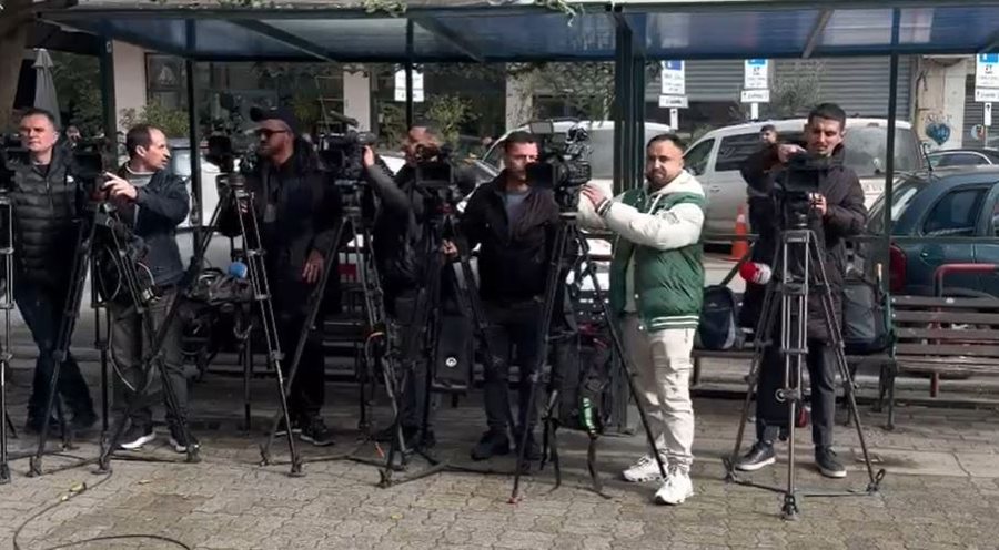 Solidarizim me kolegun e l&euml;nduar gjat&euml; protest&euml;s, operator&euml;t