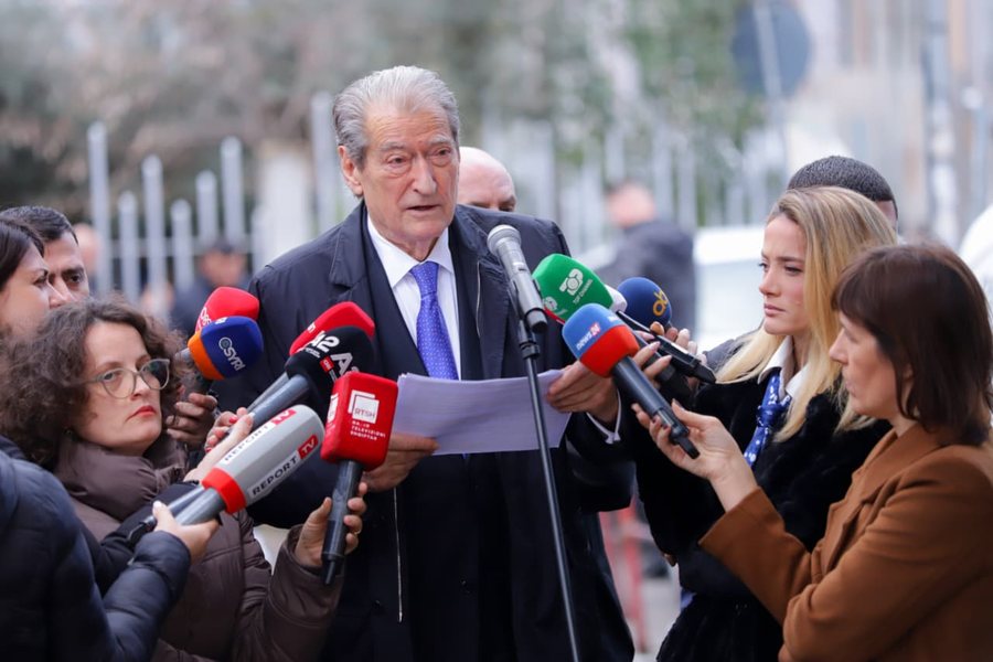 Berisha akuzon Dumanin: Altin &ldquo;Troplini&rdquo; ka firmosur 16 k&euml;rkesa