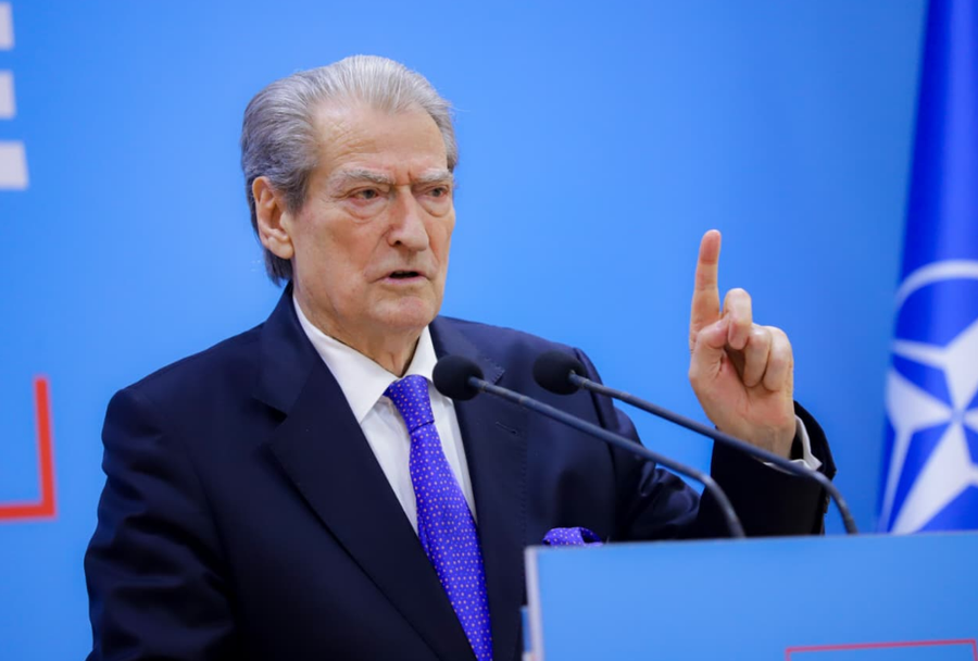 Berisha: Vet&euml;m dor&euml;heqja e Ram&euml;s e zgjidh k&euml;t&euml;