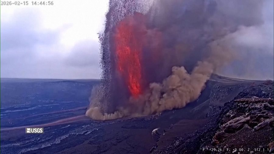 Shat&euml;rvan&euml; llave n&euml; qiell, shp&euml;rthimi dramatik i vullkanit