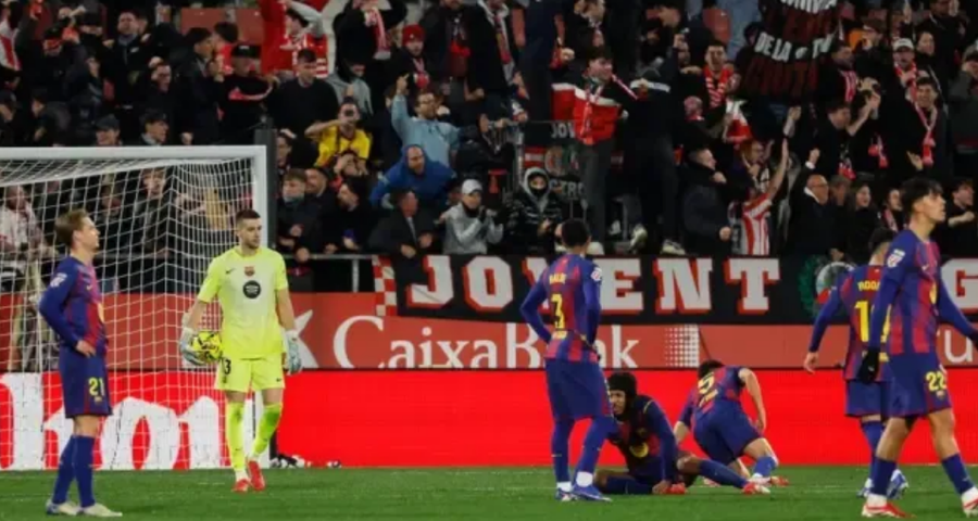 Barcelona humb derbin dhe i dor&euml;zon kryesimin Realit