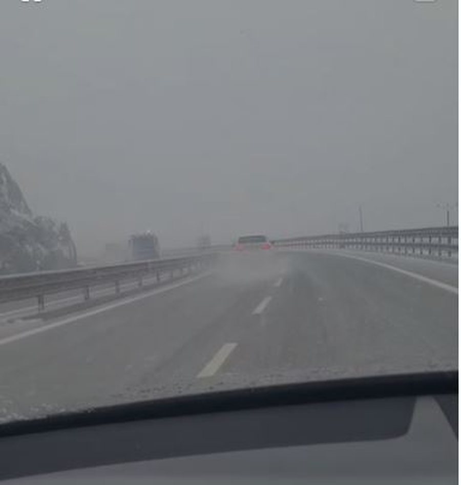 Kuk&euml;si p&euml;rfshihet nga er&euml;ra t&euml; forta me reshje shiu dhe