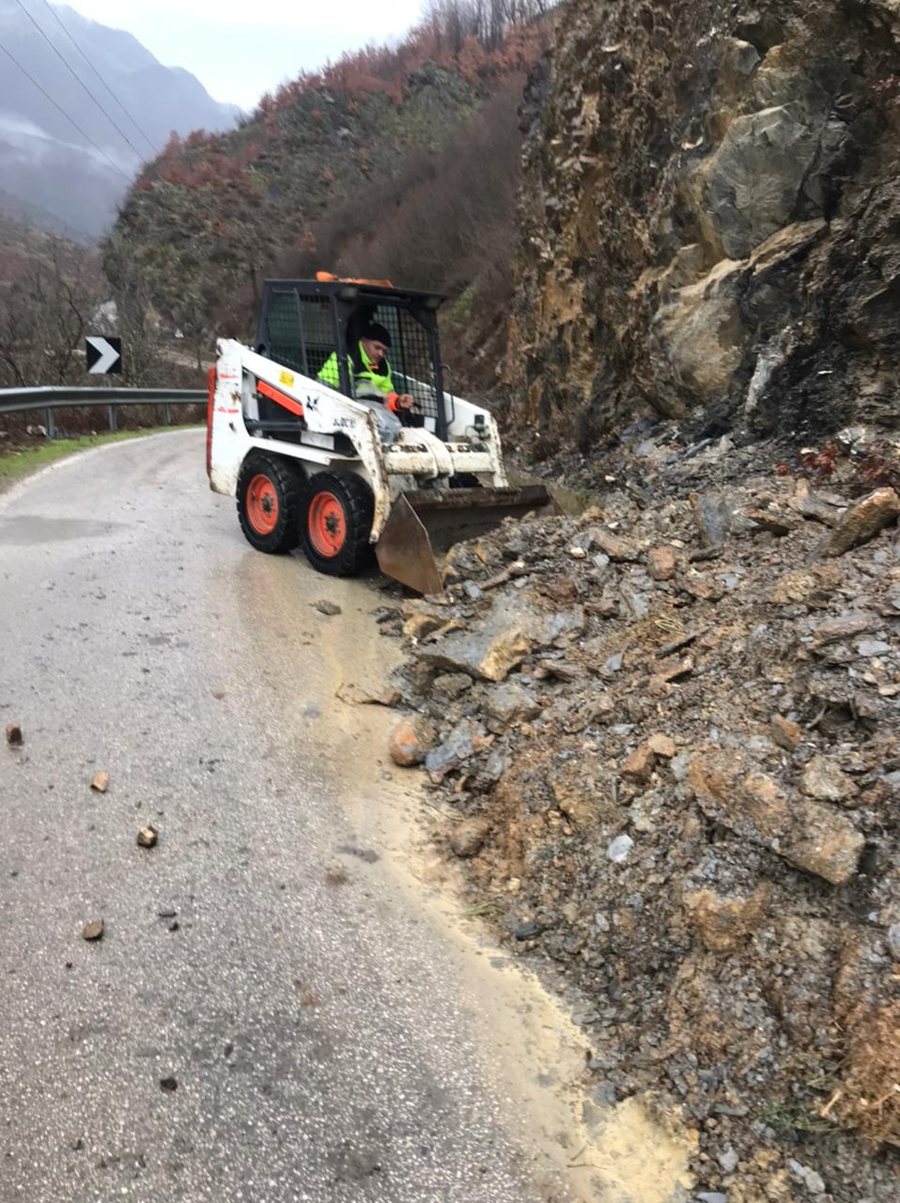 Kuk&euml;si p&euml;rfshihet nga er&euml;ra t&euml; forta me reshje shiu dhe