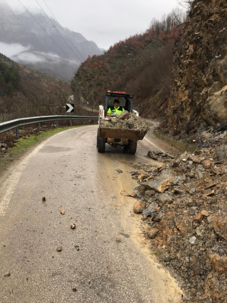 Kuk&euml;si p&euml;rfshihet nga er&euml;ra t&euml; forta me reshje shiu dhe