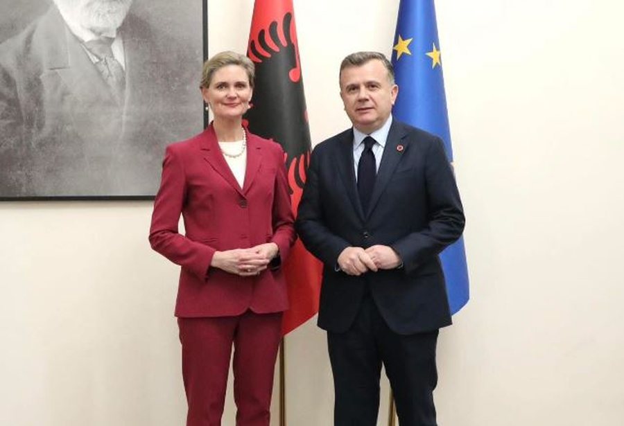 Bordi i Paqes, Samiti i NATO-s dhe investimet amerikane, Balla takon