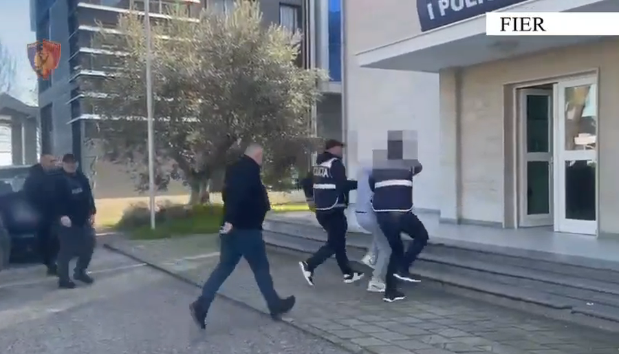 U kap i armatosur në makinë, arrestohet 41-vjeçari, në