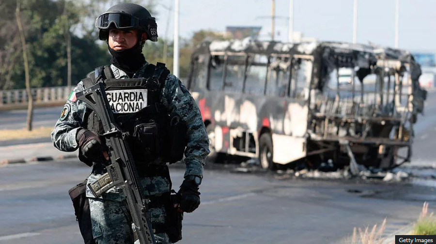 Meksika d&euml;rgon mij&euml;ra ushtar&euml; p&euml;r t&euml; ndalur dhun&euml;n