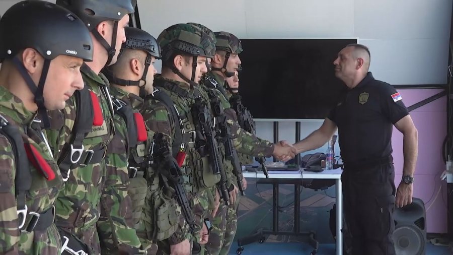 &ldquo;Mysafir&euml;t e Epstein shkaktuan Luft&euml;n e Tret&euml;