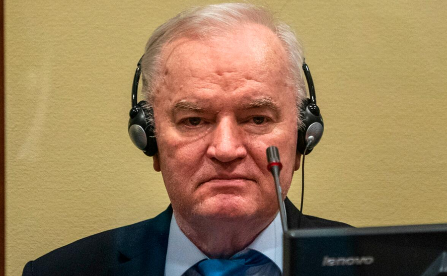Nj&euml; regjim n&euml; k&euml;mb&euml; p&euml;r nj&euml; kriminel lufte