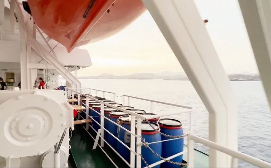 Maska, filma dhe sh&euml;titje vet&euml;m n&euml; kuvert&euml;, jeta n&euml;
