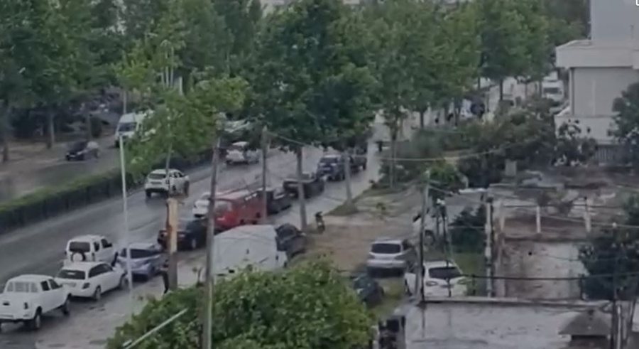 Er&euml; e fort&euml; n&euml; Vlor&euml; thyen pem&euml;t, v&euml;shtir&euml;si