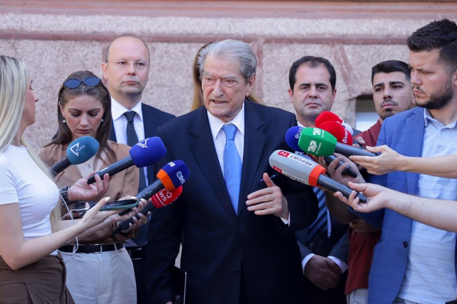 Nga financimi te depolitizimi i administrat&euml;s zgjedhore, Berisha flet pas