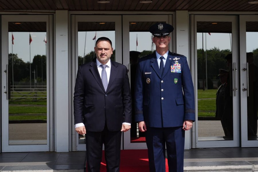 Nufi takon komandantin Suprem t&euml; NATO-s: Fol&euml;m p&euml;r Porto Romanon,