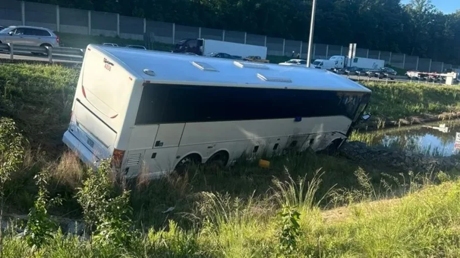 Aksident i r&euml;nd&euml; n&euml; Virginia, autobusi p&euml;rplaset me disa