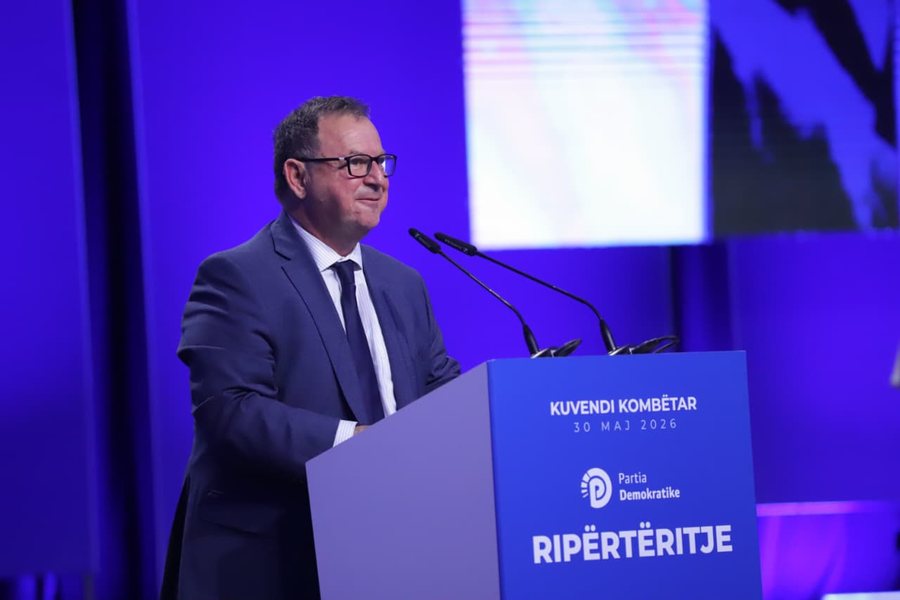 Deputeti grek i p&euml;rcjell Kuvendit t&euml; PD-s&euml; mesazhin e Mitsotakis: