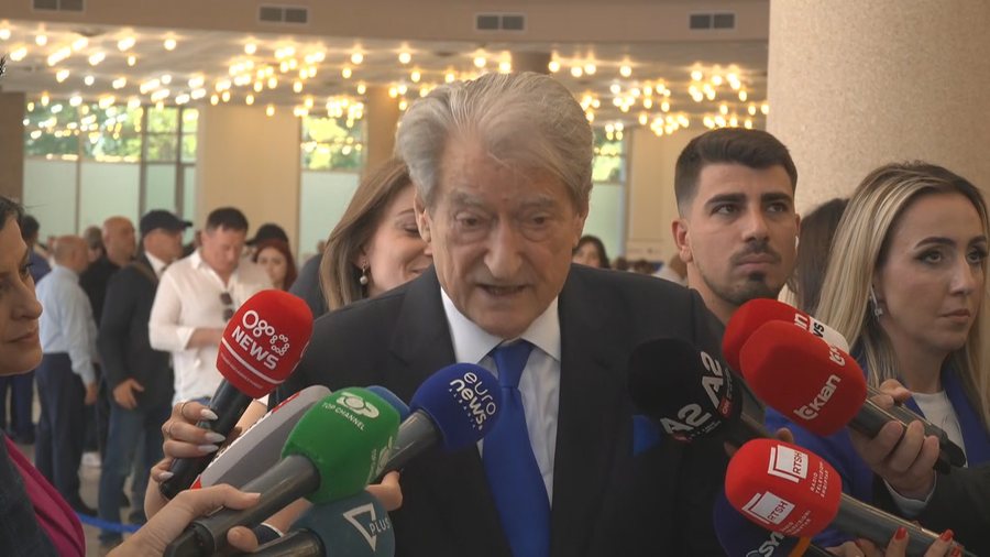 Berisha pas votimit p&euml;r an&euml;tar&euml;t e rinj t&euml; K&euml;shillit