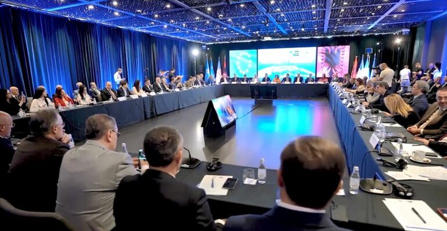 Mediu mbledh Forumin Nd&euml;rkomb&euml;tar t&euml; Siguris&euml;: Siguria