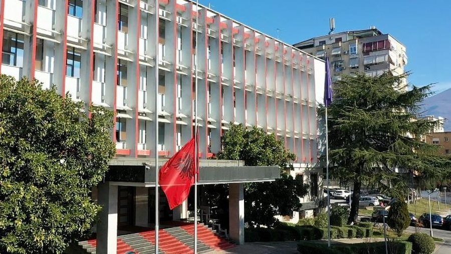 Zv&euml;rneci, Tirana i p&euml;rgjigjet Athin&euml;s: Ngjarja po hetohet, jemi