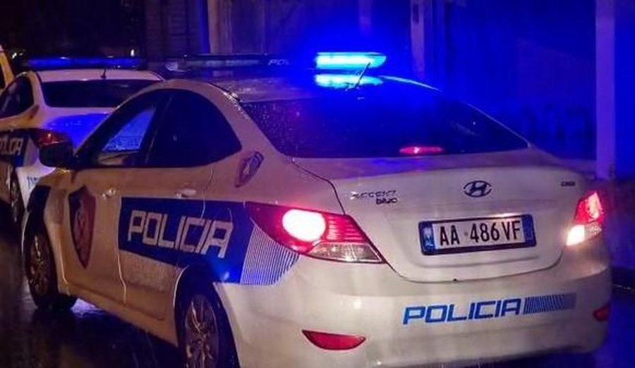 T&euml; sht&euml;na me arm&euml; zjarri n&euml; Tiran&euml;, policia ndalon