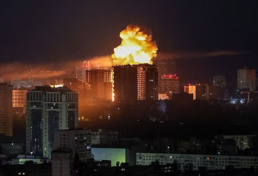 Rusia nis nj&euml; sulm t&euml; madh n&euml; t&euml; gjith&euml; Ukrain&euml;n,