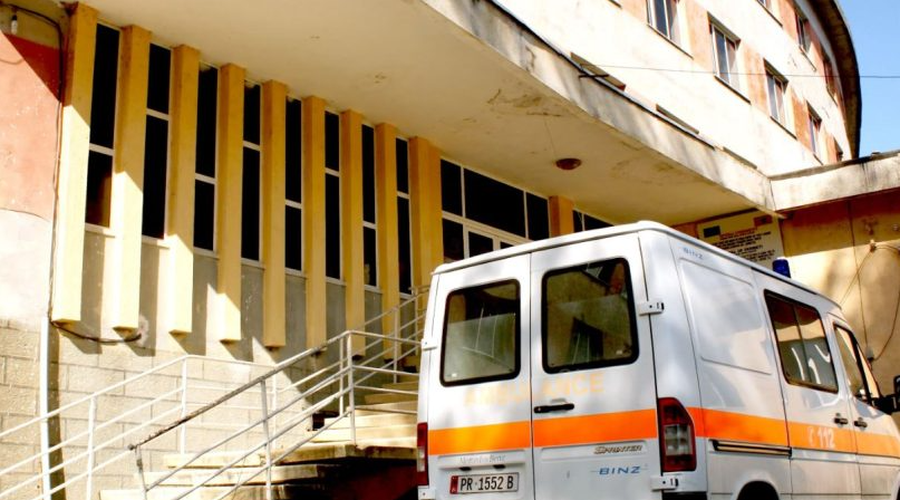 U plagos&euml;n nga shp&euml;rthimi i nj&euml; bombe t&euml; vjet&euml;r n&euml;