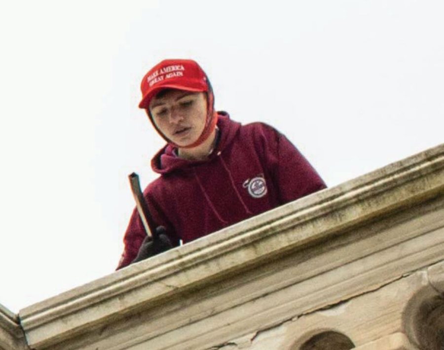Mori pjes&euml; gjat&euml; sulmit n&euml; Capitol, Trump e pun&euml;son n&euml;