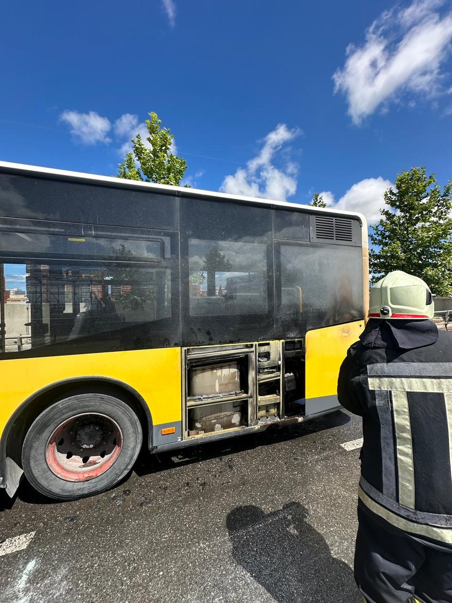 Merr flak&euml; autobusi n&euml; Durr&euml;s