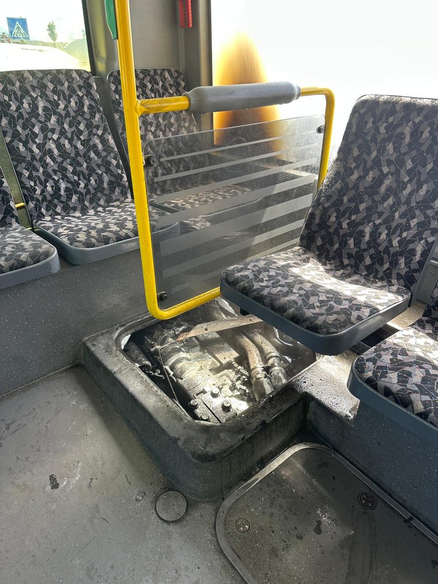 Merr flak&euml; autobusi n&euml; Durr&euml;s