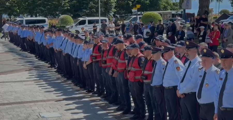 Homazhe n&euml; Pogradec p&euml;r policin e vrar&euml; n&euml; krye t&euml;