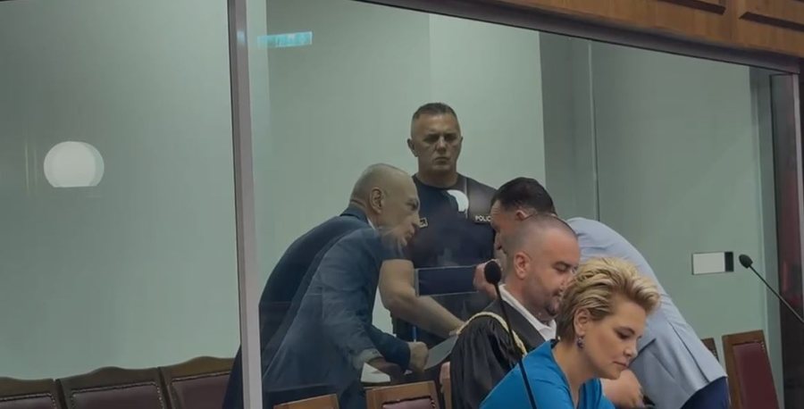 Seanca e par&euml; gjyq&euml;sore, Meta: Akuza ka fshehur d&euml;shmi e fakte,