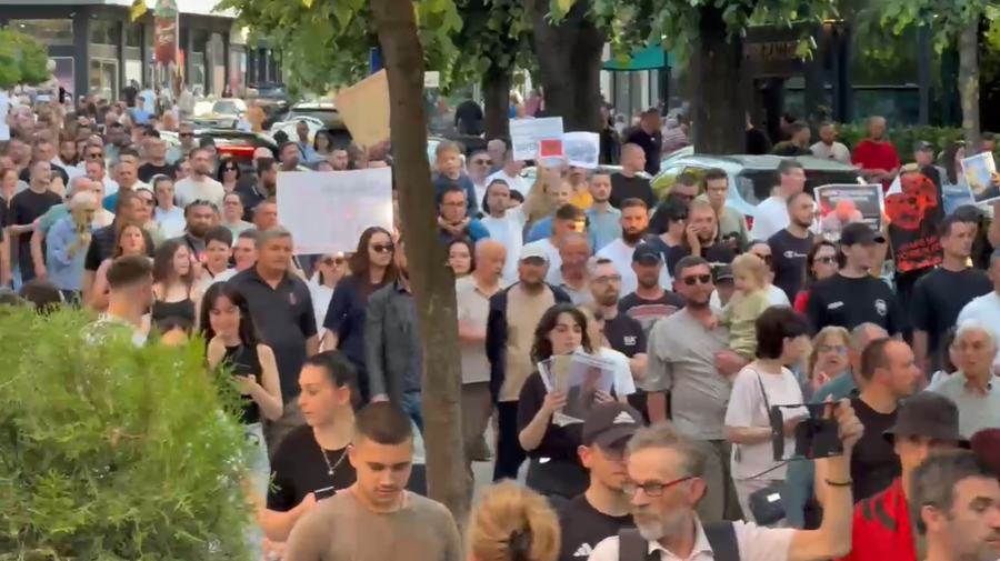 Edhe n&euml; Kor&ccedil;&euml; protest&euml; kund&euml;r projektit n&euml;