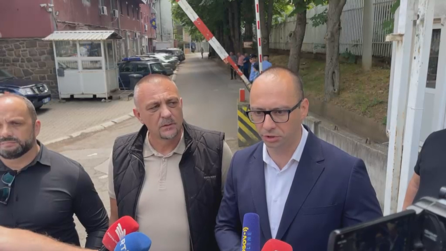 Shkarraviti &ldquo;E dua Mitrovic&euml;n&rsquo;, ndalohet kryetari i