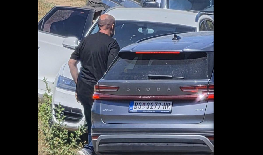 Balla publikon foton: Makinat me targa serbe pse duhet t&euml; jen&euml;