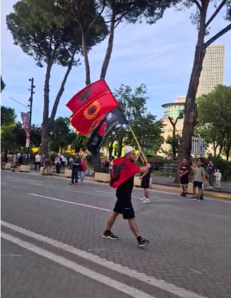 Nga Zv&euml;rneci n&euml; Tiran&euml;, dita e shtat&euml; e protestave qytetare.
