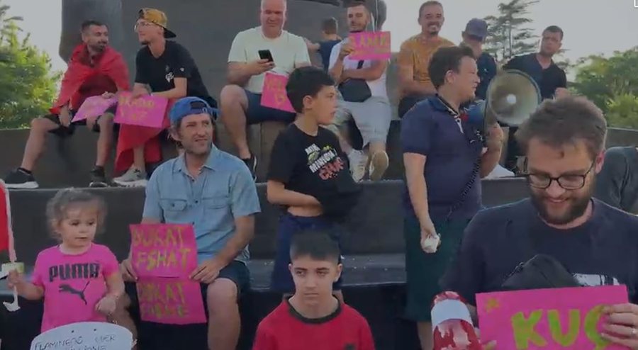 Vijojnë protestat në Vlorë, protestuesit: Më 13 qershor